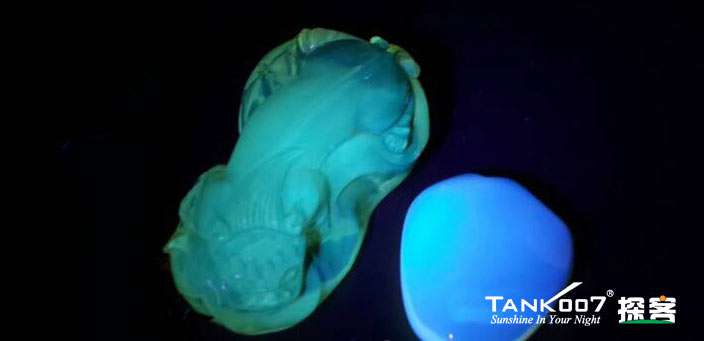 網(wǎng)上用紫光手電鑒定琥珀的帖子這么多，哪個(gè)是真假？