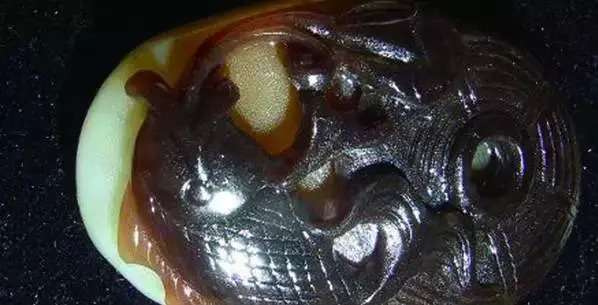 漲知識(shí)，玉也能騙人！照玉手電筒照出真相