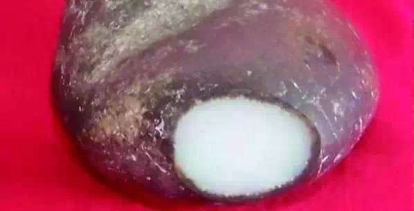 漲知識(shí)，玉也能騙人！照玉手電筒照出真相